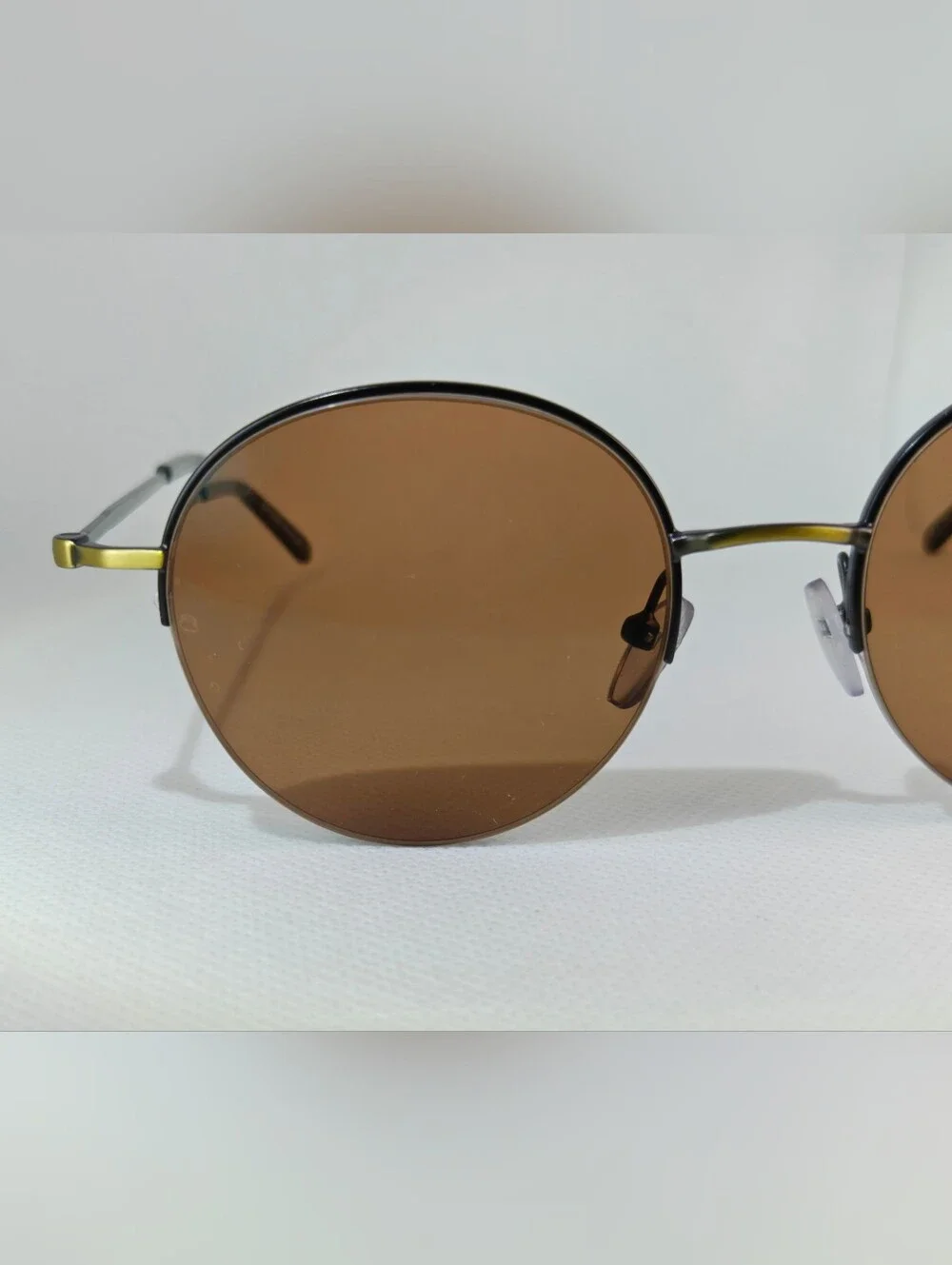 Sun Albee. Gold Classic Round Antique Gold Frame. Semi Rimless.